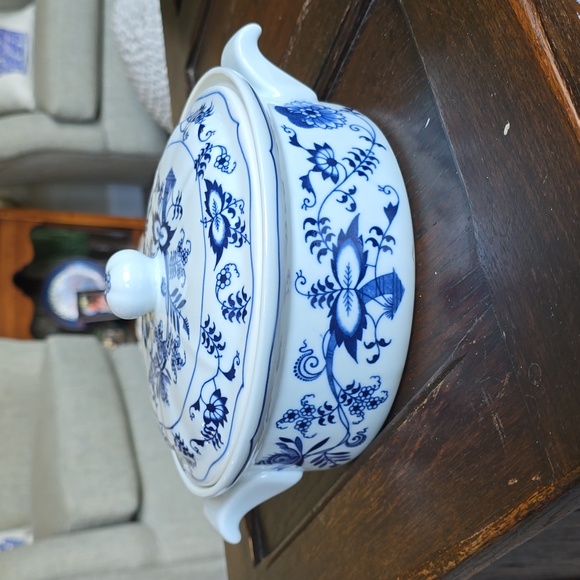 Blue Danube 1.5 Qt. Casserole with Lid - Picture 2 of 4